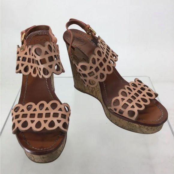 Please Help-Tory Burch Wedge Heels Leather Gold Tone 🪦We just lost my Fiancé 2 😍 - Picture 4 of 15
